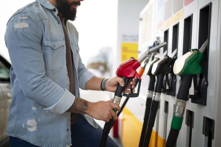 Cena paliwa - od czego dokładnie zależy?